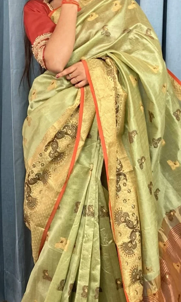 GREEN SAREE WITH GOLDEN PALLU AND RED BLOUSE PIECE - Image 2