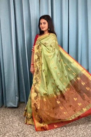 GREEN SAREE WITH GOLDEN PALLU AND RED BLOUSE PIECE